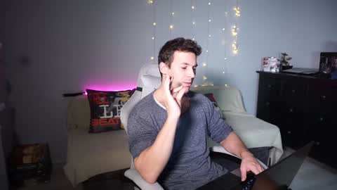 Snapshot of platinum_edition chatting on 12/26/24, 11:03 Arsenii online show from 12/26/24, 11:03