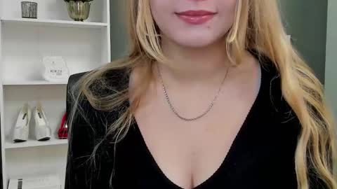 Valeria online show from 09/15/25, 08:53