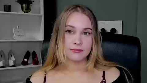 Valeria online show from 09/22/25, 08:55