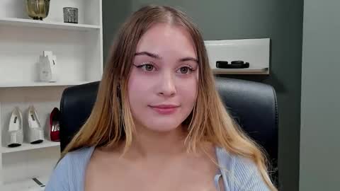 Valeria online show from 09/28/25, 06:46