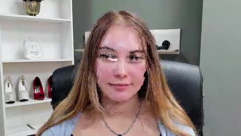 Valeria online show from 10/26/25, 08:04