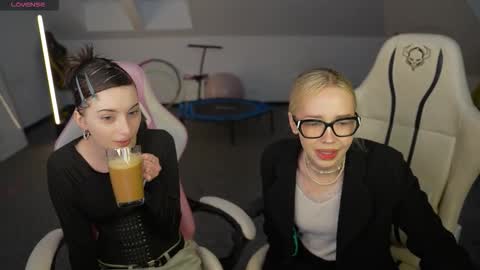 Lana online show from 11/29/25, 11:24