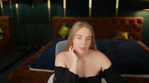 Lana online show from 12/04/25, 11:30