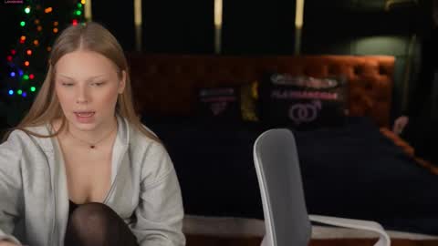 Lana online show from 12/17/25, 11:27