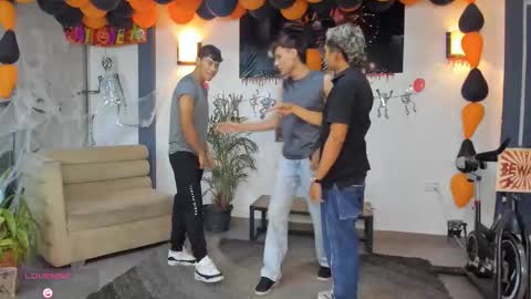   online show from 11/04/25, 11:15