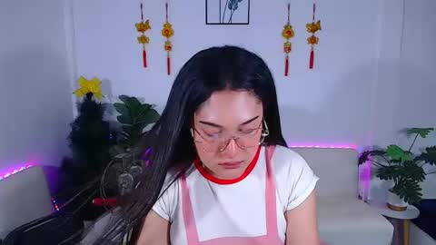 Snapshot of ploysaithailand chatting on 04/21/26, 01:18 Ploysai online show from 04/21/26, 01:18