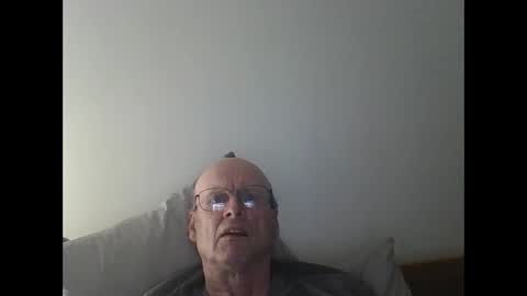 Snapshot of pmb11 chatting on 09/13/25, 07:13 trek 11 online show from 09/13/25, 07:13