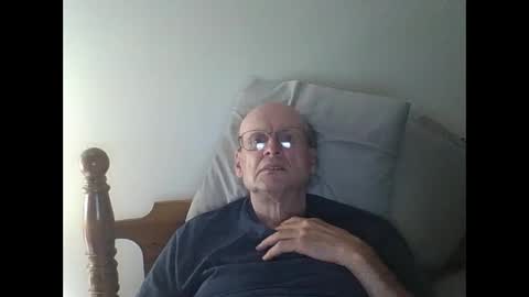 Snapshot of pmb11 chatting on 09/18/25, 04:47 trek 11 online show from 09/18/25, 04:47