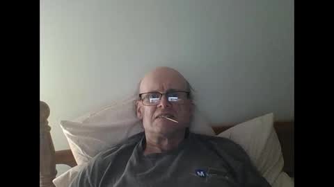 Snapshot of pmb11 chatting on 10/15/25, 02:33 trek 11 online show from 10/15/25, 02:33