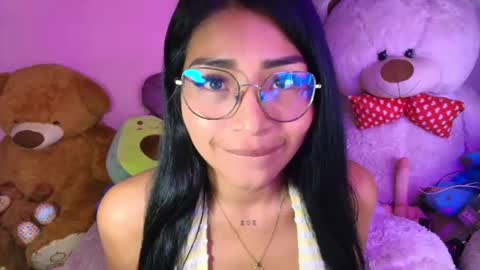Snapshot of pocahontas_cute chatting on 06/10/26, 11:24 Nicole online show from 06/10/26, 11:24