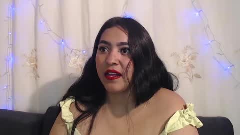 Snapshot of pocahontas_hall chatting on 12/11/24, 01:26 Lily online show from 12/11/24, 01:26