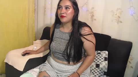 Snapshot of pocahontas_hall chatting on 12/15/24, 04:40 Lily online show from 12/15/24, 04:40