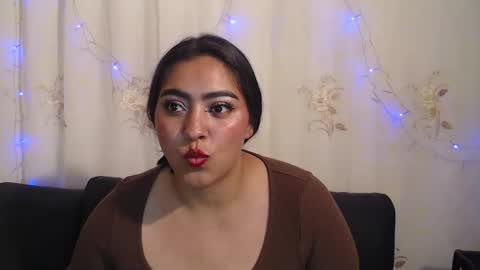 Snapshot of pocahontas_hall chatting on 12/17/24, 11:28 Lily online show from 12/17/24, 11:28