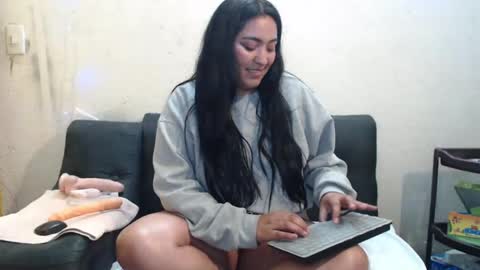 Snapshot of pocahontas_hall chatting on 01/18/25, 07:59 Lily online show from 01/18/25, 07:59