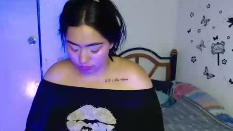 Snapshot of pocahontas_hall chatting on 03/11/25, 04:21 Lily online show from 03/11/25, 04:21