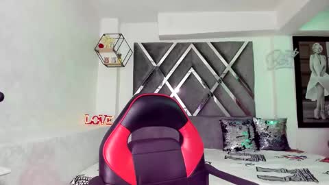 Snapshot of pocahontasweetss chatting on 12/18/24, 03:11 I dream of having many followers online show from 12/18/24, 03:11