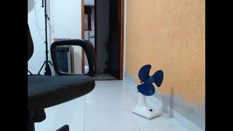 podolatra3 online show from 11/08/25, 03:56