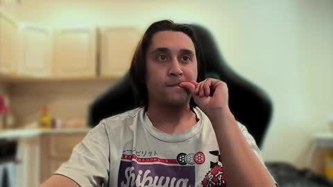 Snapshot of pohyi_ chatting on 01/13/26, 10:53 pohyi_ online show from 01/13/26, 10:53