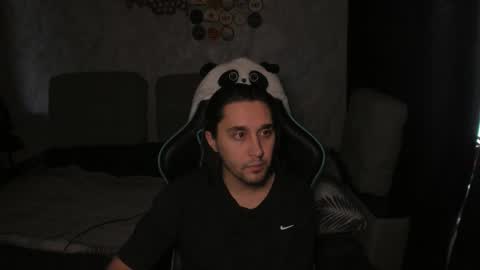 Snapshot of pohyi_ chatting on 03/04/26, 03:12 pohyi_ online show from 03/04/26, 03:12