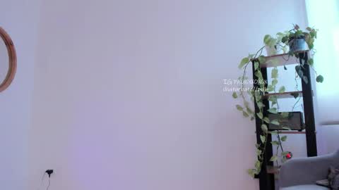 Snapshot of polly_____ chatting on 05/15/26, 02:13 Polly online show from 05/15/26, 02:13