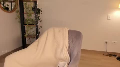 Snapshot of polly_____ chatting on 07/13/26, 11:40 Polly online show from 07/13/26, 11:40