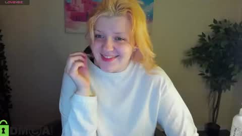 Snapshot of polly__mayer chatting on 06/21/26, 01:08 Polly online show from 06/21/26, 01:08