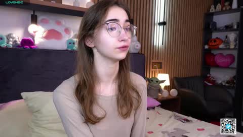 Polly online show from 11/18/25, 07:24