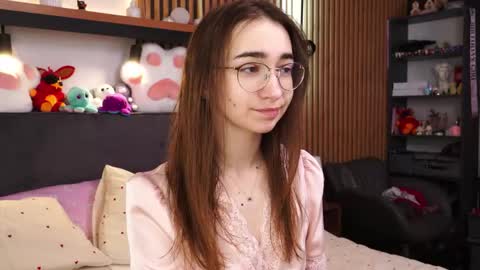Snapshot of polly_bee chatting on 03/13/26, 07:37 Polly online show from 03/13/26, 07:37