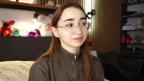 Snapshot of polly_bee chatting on 03/19/26, 06:28 Polly online show from 03/19/26, 06:28