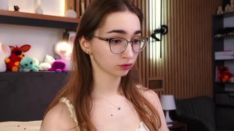 Snapshot of polly_bee chatting on 04/04/26, 03:53 Polly online show from 04/04/26, 03:53