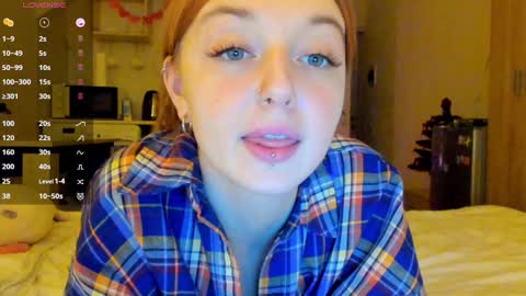 Snapshot of polly_luna chatting on 12/06/24, 05:33 Polly online show from 12/06/24, 05:33