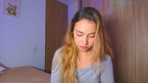 Snapshot of pollygrey_ chatting on 06/21/26, 04:26 Carolina online show from 06/21/26, 04:26