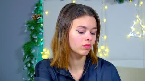 Snapshot of pollylanders chatting on 12/19/24, 02:23 Polly online show from 12/19/24, 02:23