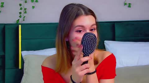 Snapshot of pollylanders chatting on 03/10/25, 09:29 Polly online show from 03/10/25, 09:29