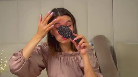 Snapshot of pollylanders chatting on 10/13/25, 06:52 Polly online show from 10/13/25, 06:52