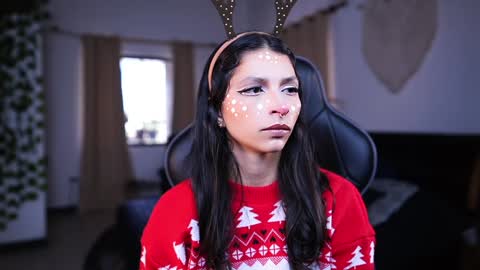 Snapshot of polvodeestrellas_ chatting on 12/23/24, 06:16 - Help me Reach 100 thumbs up online show from 12/23/24, 06:16