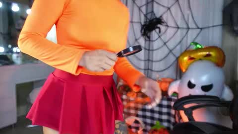 Snapshot of polvodeestrellas_ chatting on 10/31/25, 11:28 - Help me Reach 100 thumbs up online show from 10/31/25, 11:28