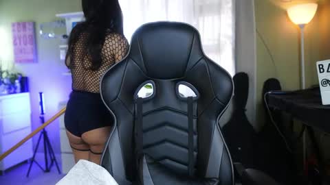 Snapshot of polvodeestrellas_ chatting on 03/18/26, 04:21 - Help me Reach 100 thumbs up online show from 03/18/26, 04:21