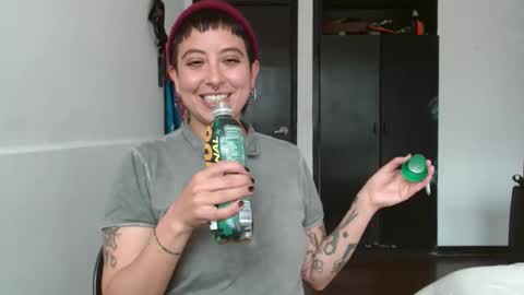 Snapshot of poly_mer chatting on 12/11/24, 08:07 Poly online show from 12/11/24, 08:07