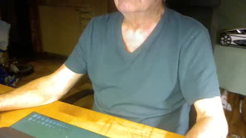 Snapshot of pomme1949 chatting on 01/28/25, 05:03 pomme1949 online show from 01/28/25, 05:03