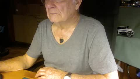 Snapshot of pomme1949 chatting on 02/03/25, 10:58 pomme1949 online show from 02/03/25, 10:58