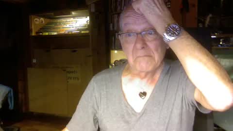 Snapshot of pomme1949 chatting on 03/03/25, 01:42 pomme1949 online show from 03/03/25, 01:42