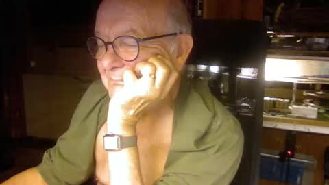 Snapshot of pomme1949 chatting on 10/27/25, 01:48 pomme1949 online show from 10/27/25, 01:48