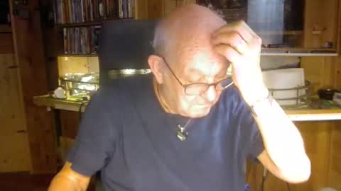 Snapshot of pomme1949 chatting on 03/04/26, 10:54 pomme1949 online show from 03/04/26, 10:54