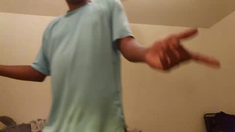 Snapshot of poobear53 chatting on 09/19/25, 01:29 Phil online show from 09/19/25, 01:29