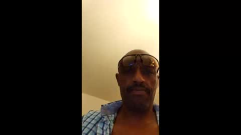 Snapshot of poobear53 chatting on 05/31/26, 04:42 Phil online show from 05/31/26, 04:42