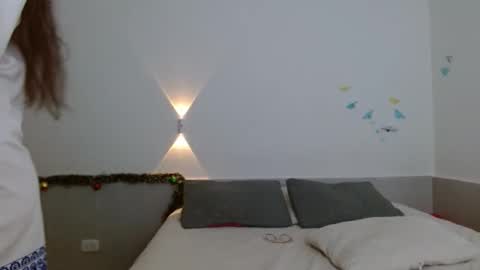 porcelainlux online show from 12/20/25, 12:51