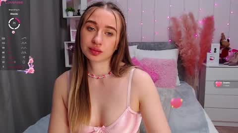 Snapshot of pornogirlx chatting on 02/24/25, 01:35 Masha  online show from 02/24/25, 01:35