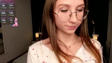 Elizabeth online show from 09/18/25, 07:16