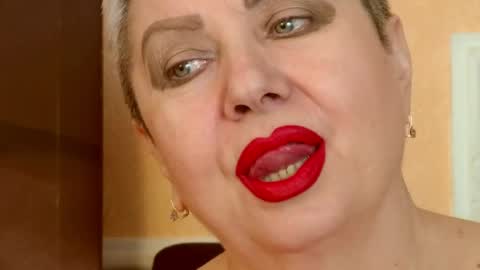 Snapshot of posh_lady chatting on 05/12/26, 06:49 LADY POSH online show from 05/12/26, 06:49
